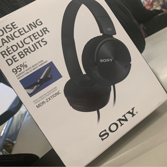 Sony Noise Canceling Headphones Black MDRZX110NC - Picture 3 of 3